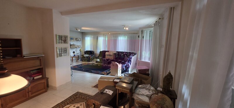 Vila de vanzare cu 6 camere si teren de 1000 mp in Cornu, Prahova