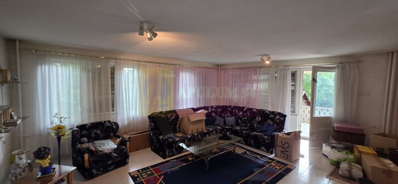 Vila de vanzare cu 6 camere si teren de 1000 mp in Cornu, Prahova