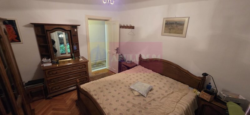 Vila de vanzare cu 6 camere si teren de 1000 mp in Cornu, Prahova