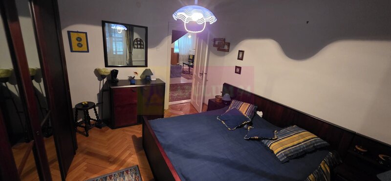 Vila de vanzare cu 6 camere si teren de 1000 mp in Cornu, Prahova