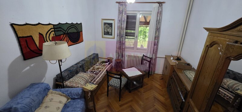 Vila de vanzare cu 6 camere si teren de 1000 mp in Cornu, Prahova