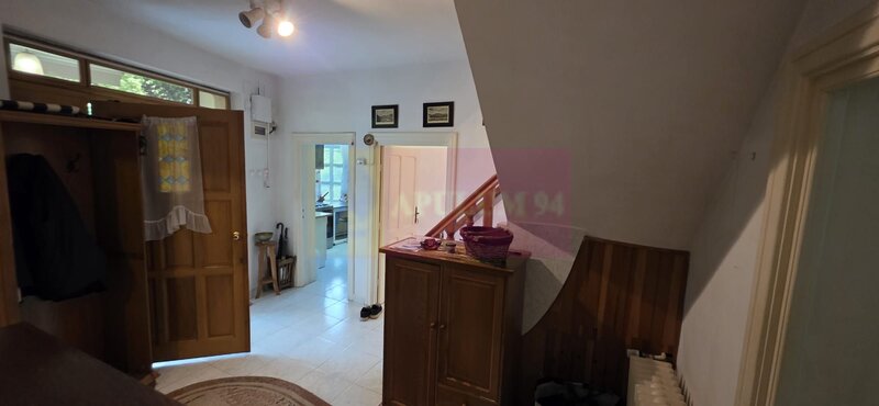 Vila de vanzare cu 6 camere si teren de 1000 mp in Cornu, Prahova