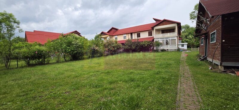 Vila de vanzare cu 6 camere si teren de 1000 mp in Cornu, Prahova