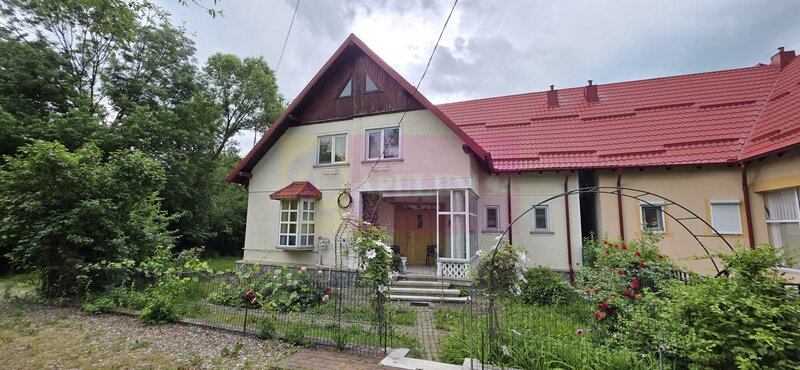 Vila de vanzare cu 6 camere si teren de 1000 mp in Cornu, Prahova