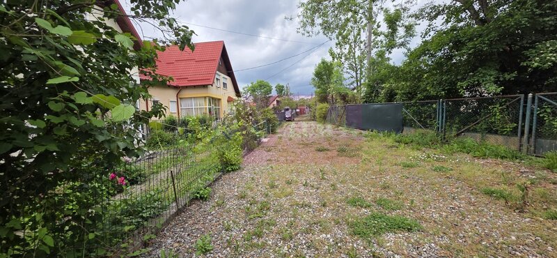 Vila de vanzare cu 6 camere si teren de 1000 mp in Cornu, Prahova